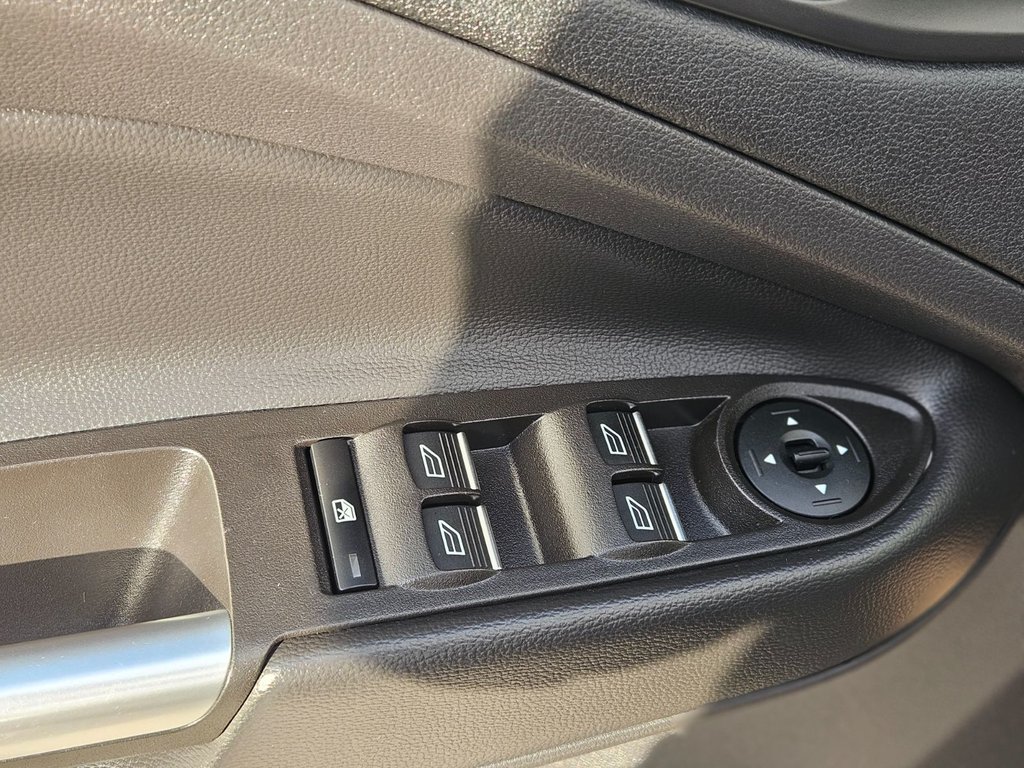 Ford Escape SE 2017 à COLDBROOK, Nouvelle-Écosse - 6 - w1024h768px