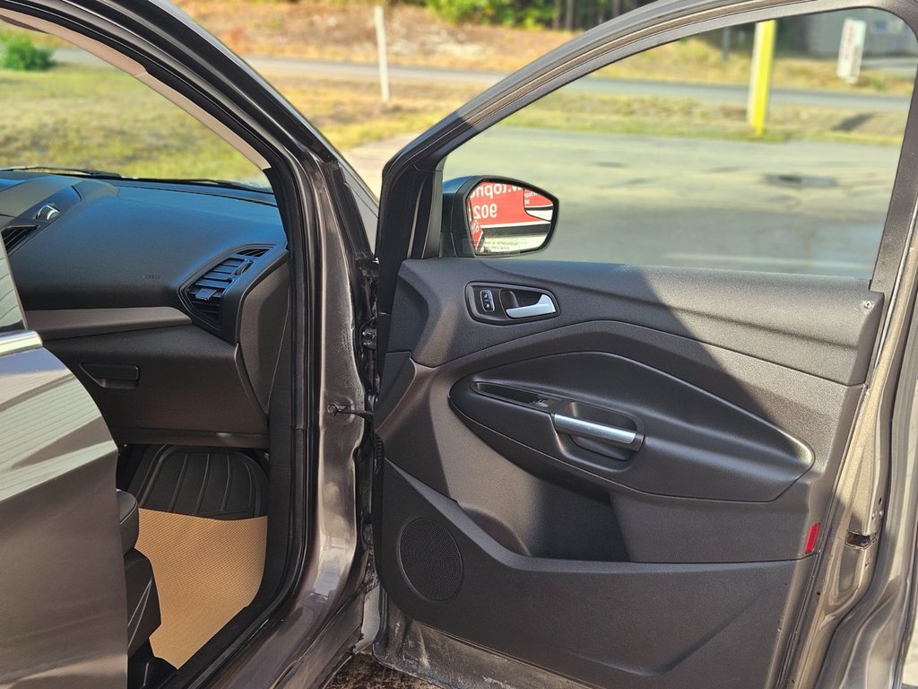 Ford Escape SE 2017 à COLDBROOK, Nouvelle-Écosse - 19 - w1024h768px
