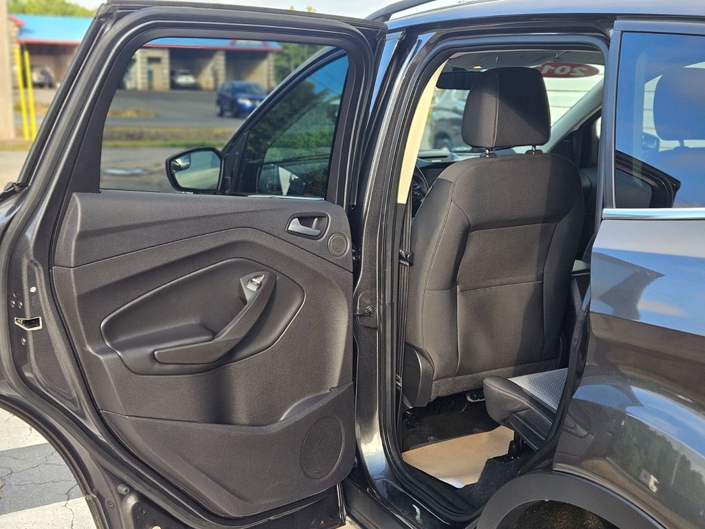 Ford Escape SE 2017 à COLDBROOK, Nouvelle-Écosse - 14 - w1024h768px