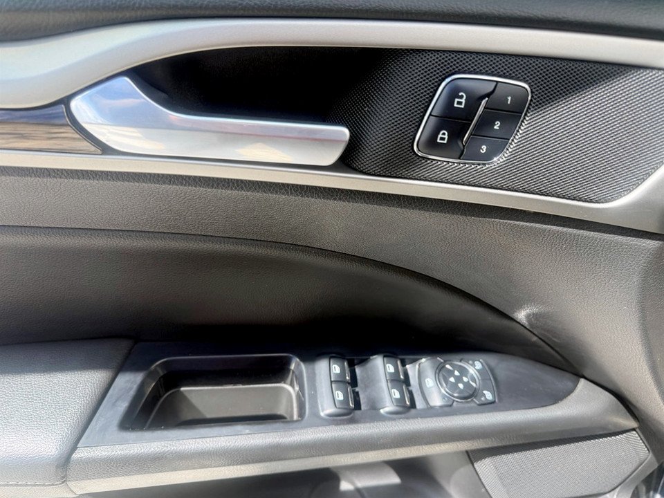 Ford FUSION SE, keyless entry, backup camera, Bluetooth 2016 à Kentville, Nouvelle-Écosse - 8 - w1024h768px
