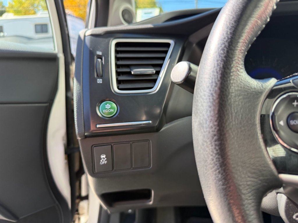2013 Honda Civic Sedan Touring | CD/MP3 Player, Reverse Camera, A/C in COLDBROOK, Nova Scotia - 9 - w1024h768px