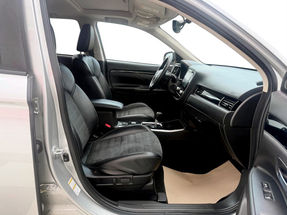 2020 Mitsubishi OUTLANDER ES, keyless entry, backup camera, Bluetooth in COLDBROOK, Nova Scotia - 21 - w1024h768px