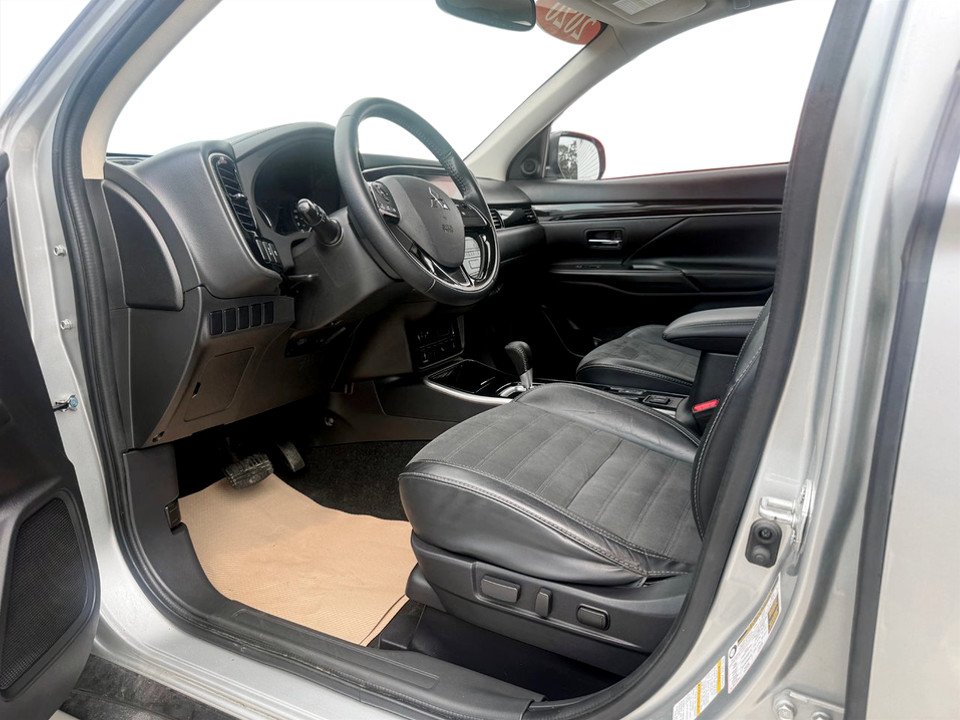 2020 Mitsubishi OUTLANDER ES, keyless entry, backup camera, Bluetooth in COLDBROOK, Nova Scotia - 9 - w1024h768px