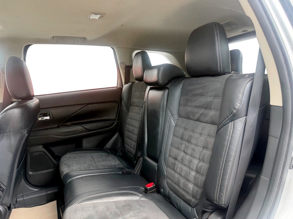 2020 Mitsubishi OUTLANDER ES, keyless entry, backup camera, Bluetooth in COLDBROOK, Nova Scotia - 15 - w1024h768px