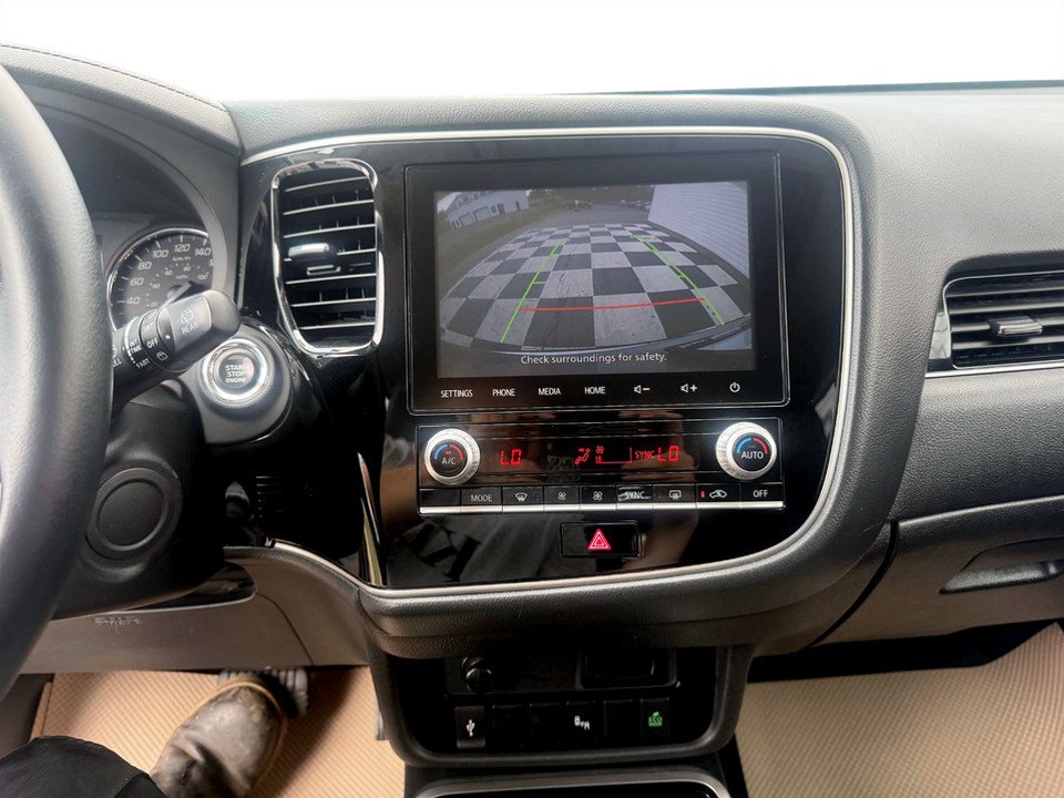 2020 Mitsubishi OUTLANDER ES, keyless entry, backup camera, Bluetooth in COLDBROOK, Nova Scotia - 12 - w1024h768px