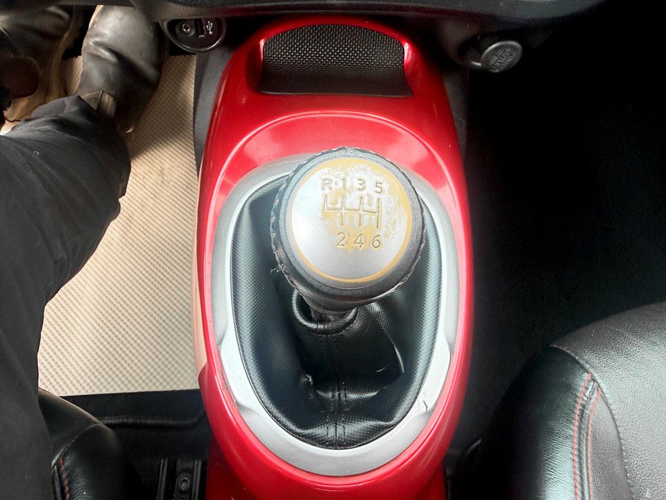 2013 Nissan JUKE S, keyless entry, MANUAL 6SPEED, Bluetooth in Kentville, Nova Scotia - 13 - w1024h768px