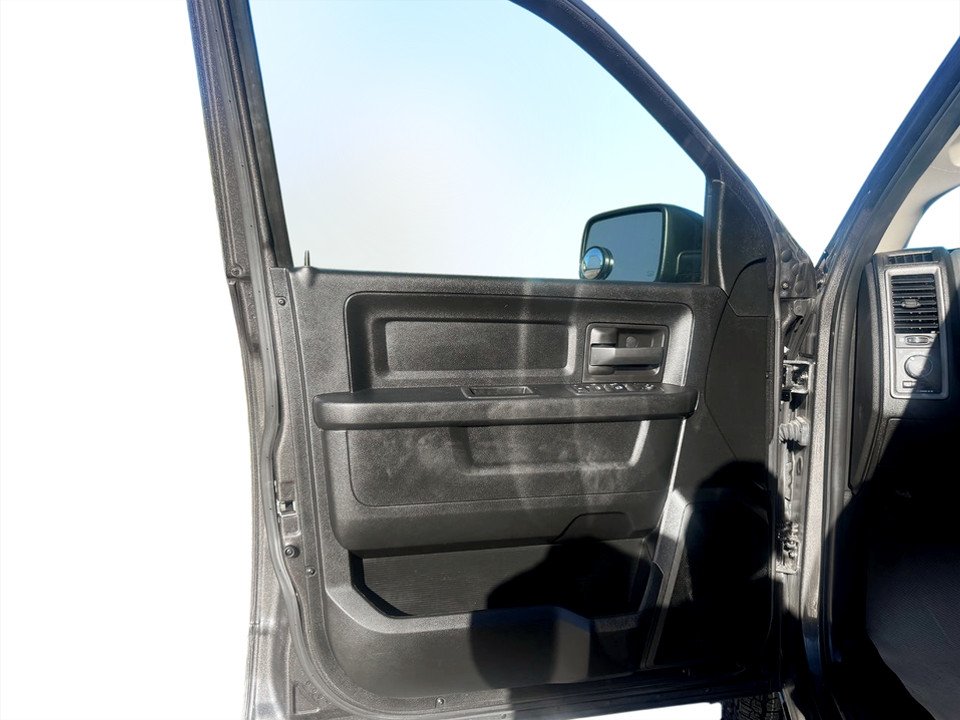 2019 Ram 1500 CLASSIC Express, keyless entry, Remote Start, Bluetooth in COLDBROOK, Nova Scotia - 7 - w1024h768px