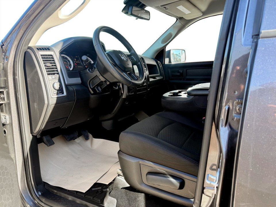 2019 Ram 1500 CLASSIC Express, keyless entry, Remote Start, Bluetooth in COLDBROOK, Nova Scotia - 9 - w1024h768px