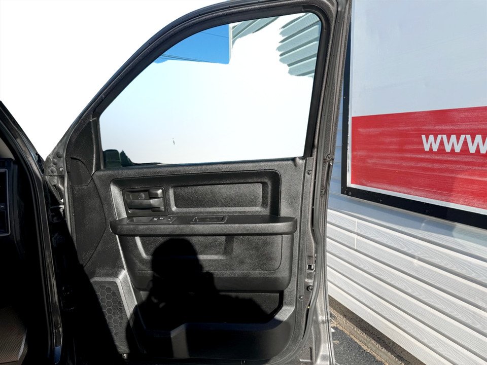 2019 Ram 1500 CLASSIC Express, keyless entry, Remote Start, Bluetooth in COLDBROOK, Nova Scotia - 18 - w1024h768px