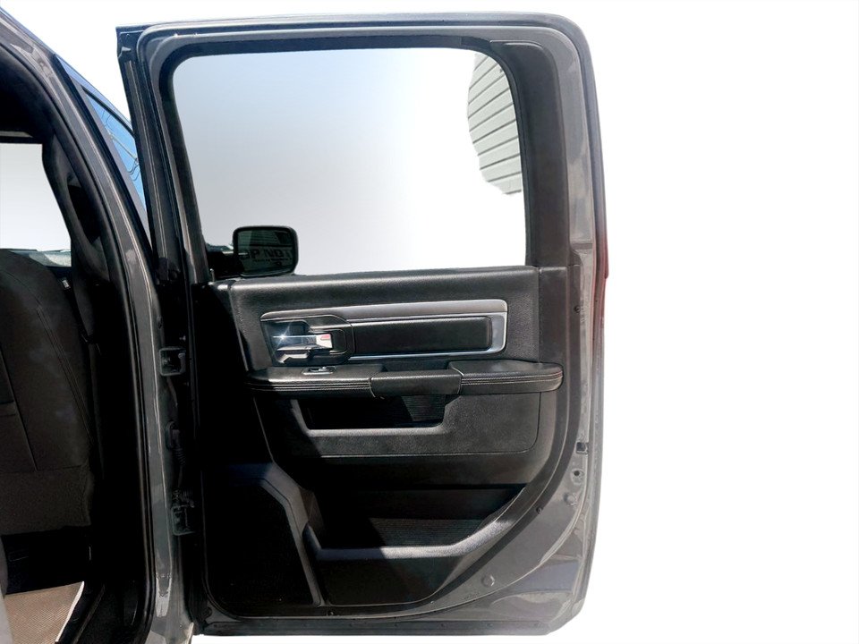 2022 Ram 1500 CLASSIC Warlock, keyless entry, backup camera, Bluetooth in COLDBROOK, Nova Scotia - 16 - w1024h768px