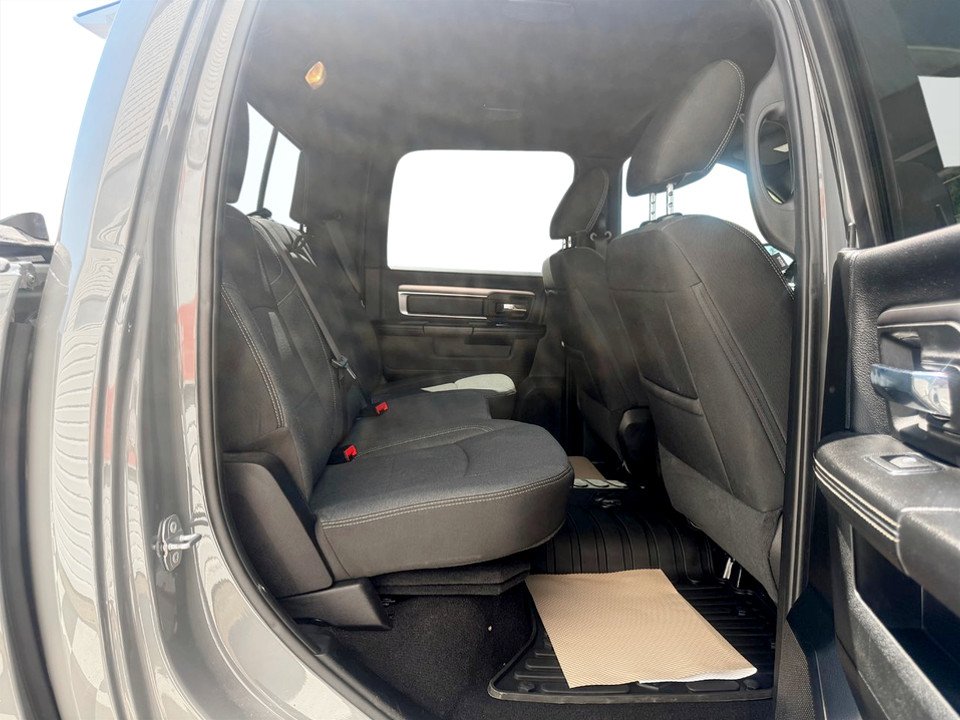 2022 Ram 1500 CLASSIC Warlock, keyless entry, backup camera, Bluetooth in COLDBROOK, Nova Scotia - 17 - w1024h768px