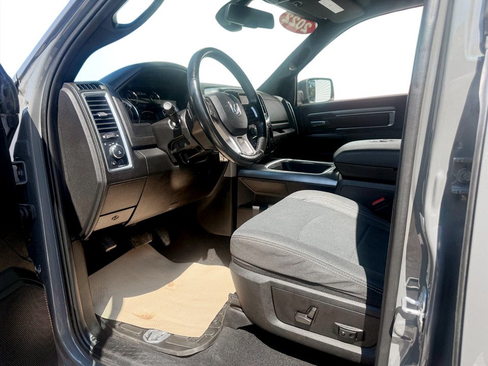 2022 Ram 1500 CLASSIC Warlock, keyless entry, backup camera, Bluetooth in COLDBROOK, Nova Scotia - 9 - w1024h768px