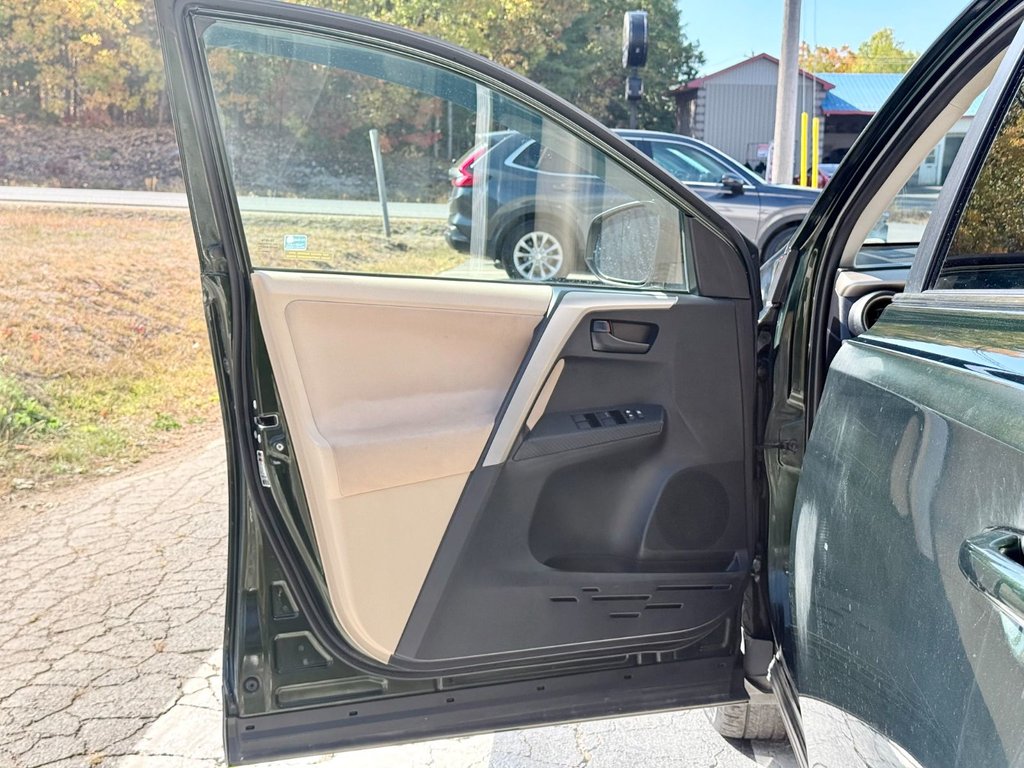 2013 Toyota RAV4 XLE | AWD, Sunroof, Rear Camera, FM/CD/Bluetooth in COLDBROOK, Nova Scotia - 7 - w1024h768px