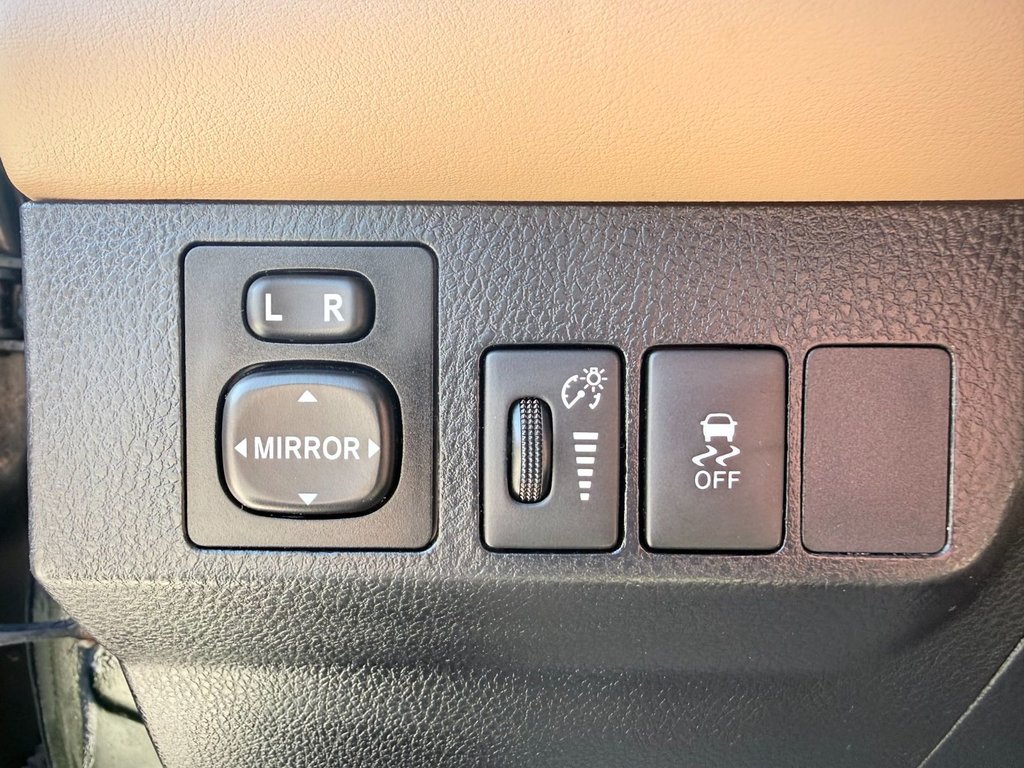 2013 Toyota RAV4 XLE | AWD, Sunroof, Rear Camera, FM/CD/Bluetooth in COLDBROOK, Nova Scotia - 13 - w1024h768px