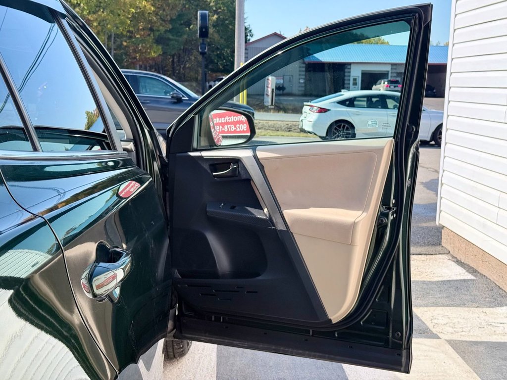 2013 Toyota RAV4 XLE | AWD, Sunroof, Rear Camera, FM/CD/Bluetooth in COLDBROOK, Nova Scotia - 27 - w1024h768px