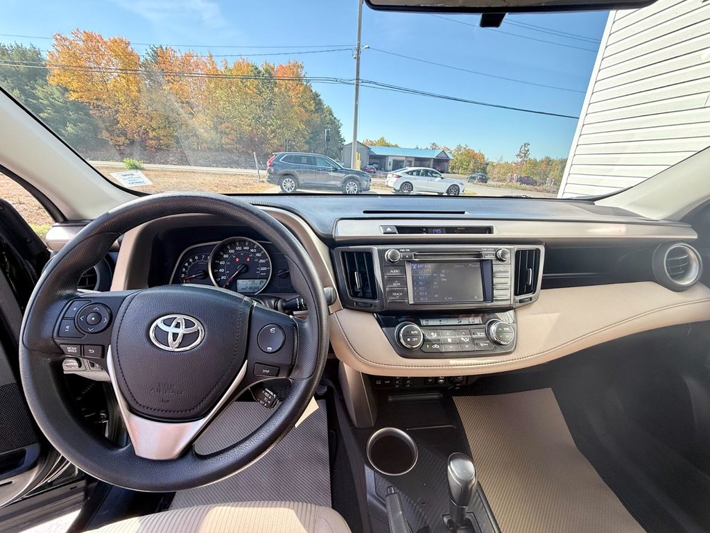 2013 Toyota RAV4 XLE | AWD, Sunroof, Rear Camera, FM/CD/Bluetooth in COLDBROOK, Nova Scotia - 10 - w1024h768px