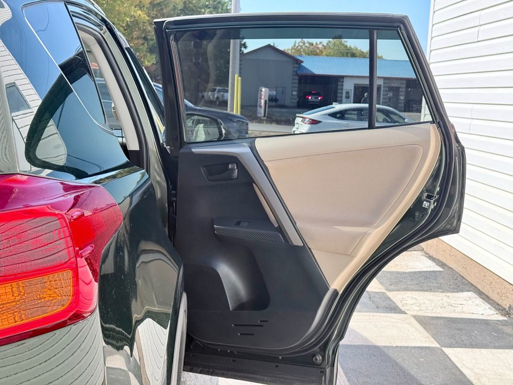 2013 Toyota RAV4 XLE | AWD, Sunroof, Rear Camera, FM/CD/Bluetooth in COLDBROOK, Nova Scotia - 25 - w1024h768px