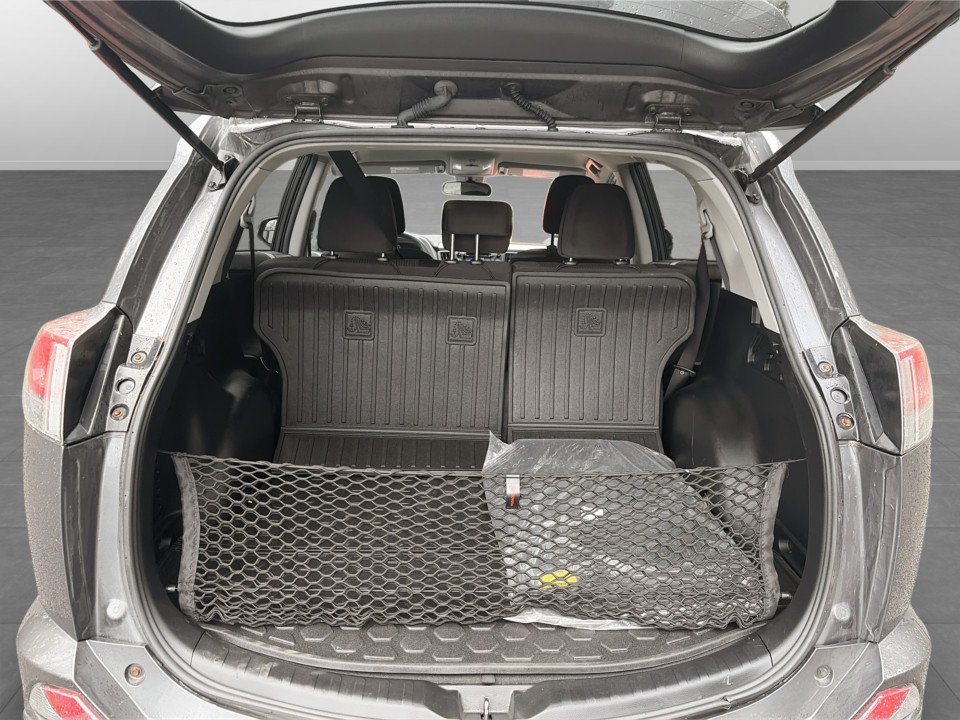 2018 Toyota RAV4 LE, keyless entry, Cruise control, Bluetooth in COLDBROOK, Nova Scotia - 13 - w1024h768px