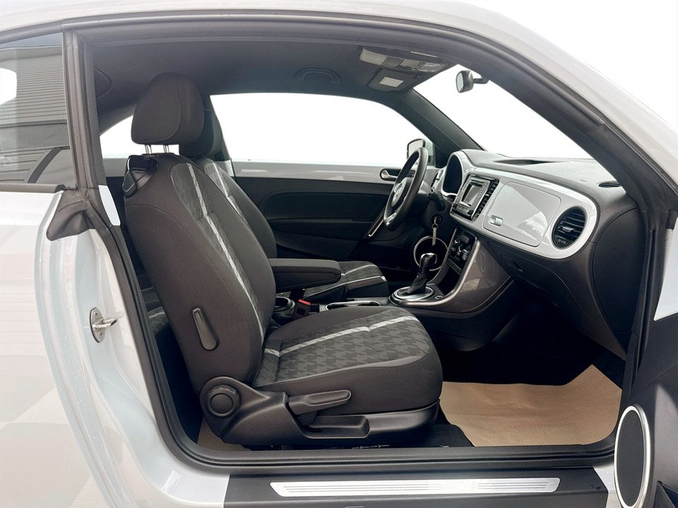 2017 Volkswagen BEETLE in COLDBROOK, Nova Scotia - 16 - w1024h768px
