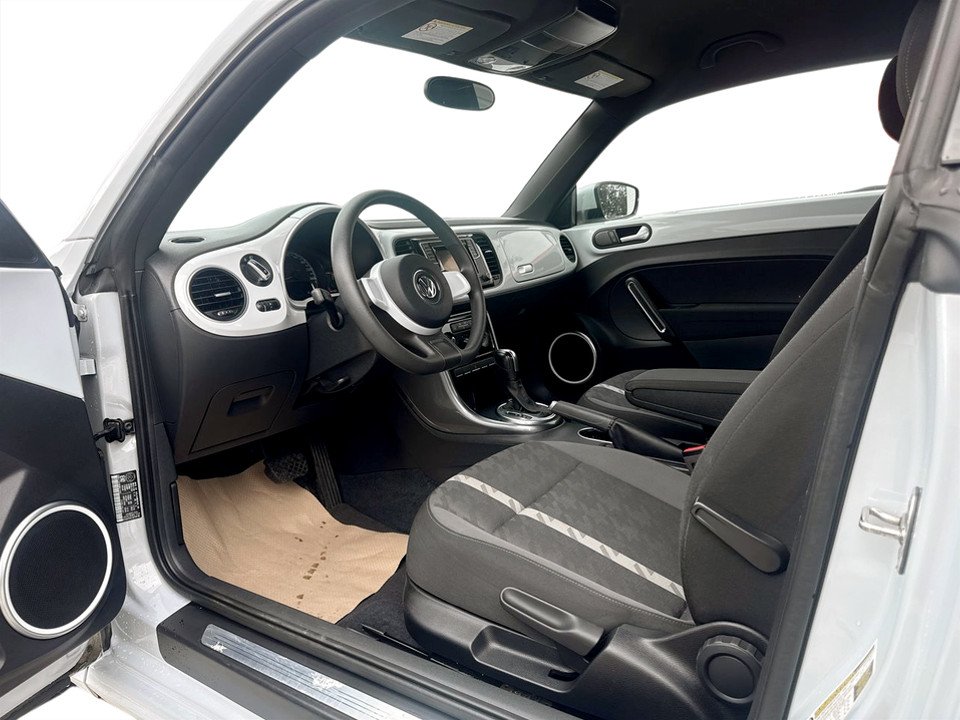 2017 Volkswagen BEETLE in COLDBROOK, Nova Scotia - 9 - w1024h768px