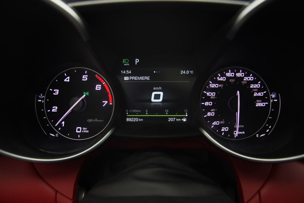 2017 Alfa Romeo GIULIA Ti in Chicoutimi, Quebec - 13 - w1024h768px