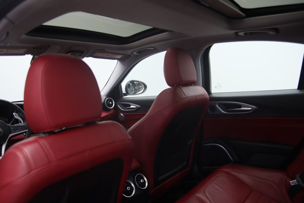 2017 Alfa Romeo GIULIA Ti in Chicoutimi, Quebec - 9 - w1024h768px