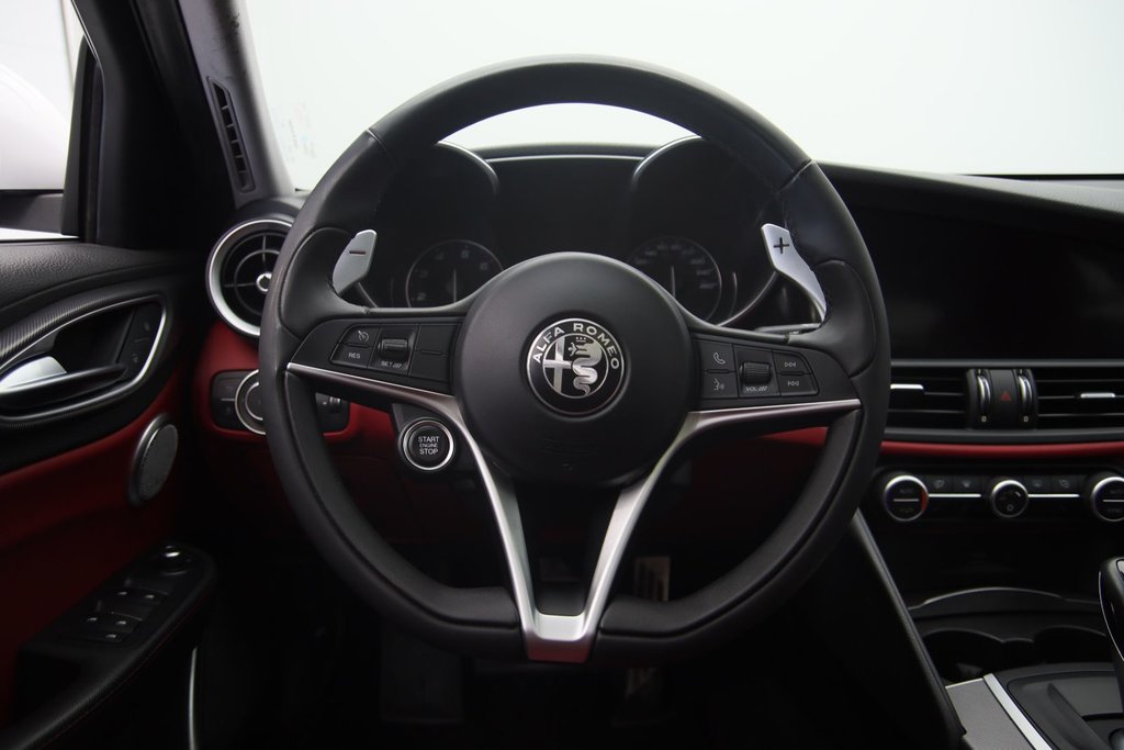 2017 Alfa Romeo GIULIA Ti in Chicoutimi, Quebec - 12 - w1024h768px