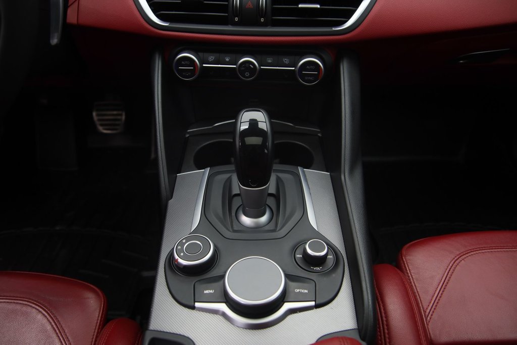 2017 Alfa Romeo GIULIA Ti in Chicoutimi, Quebec - 14 - w1024h768px