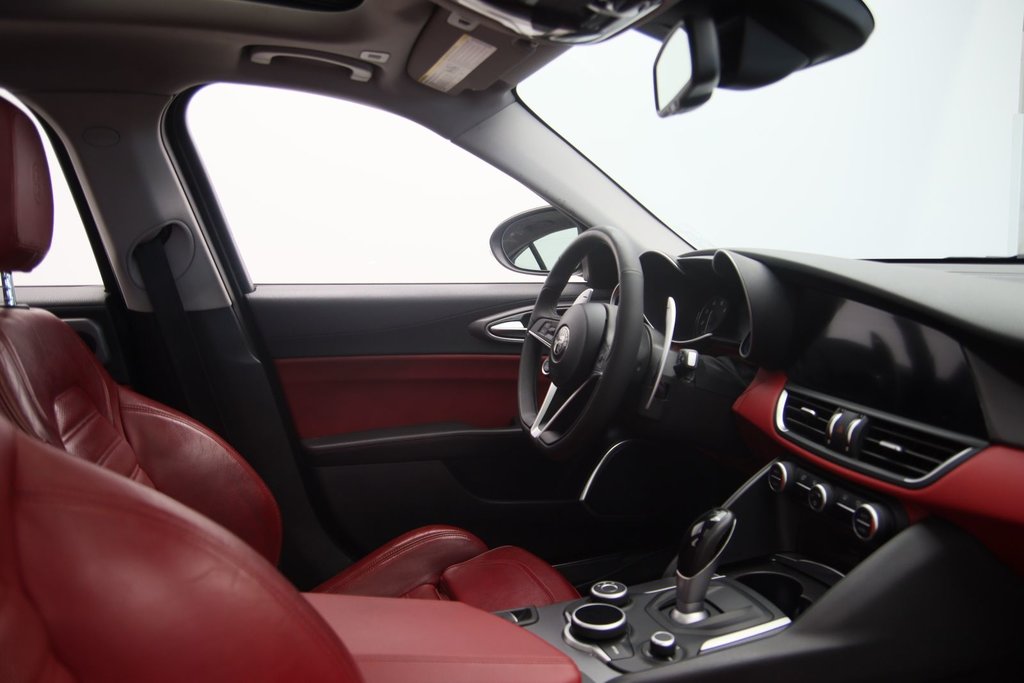 2017 Alfa Romeo GIULIA Ti in Chicoutimi, Quebec - 16 - w1024h768px