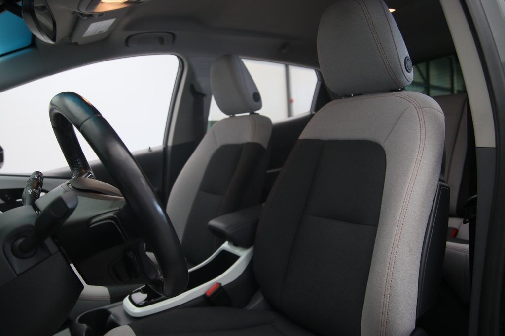 2021 Chevrolet Bolt EV in Sept-Îles, Quebec - 6 - w1024h768px