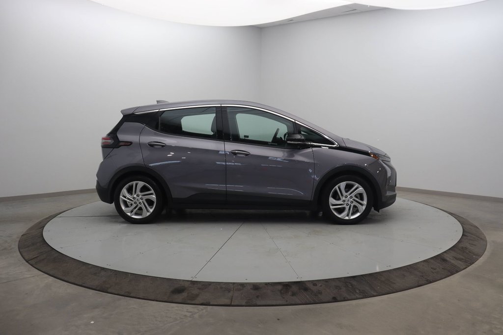 2022 Chevrolet Bolt EV in Jonquière, Quebec - 3 - w1024h768px