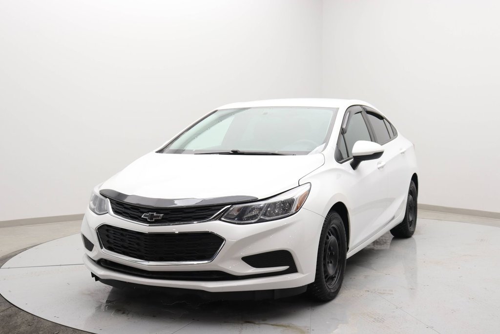 2016 Chevrolet Cruze in Baie-Comeau, Quebec - 1 - w1024h768px