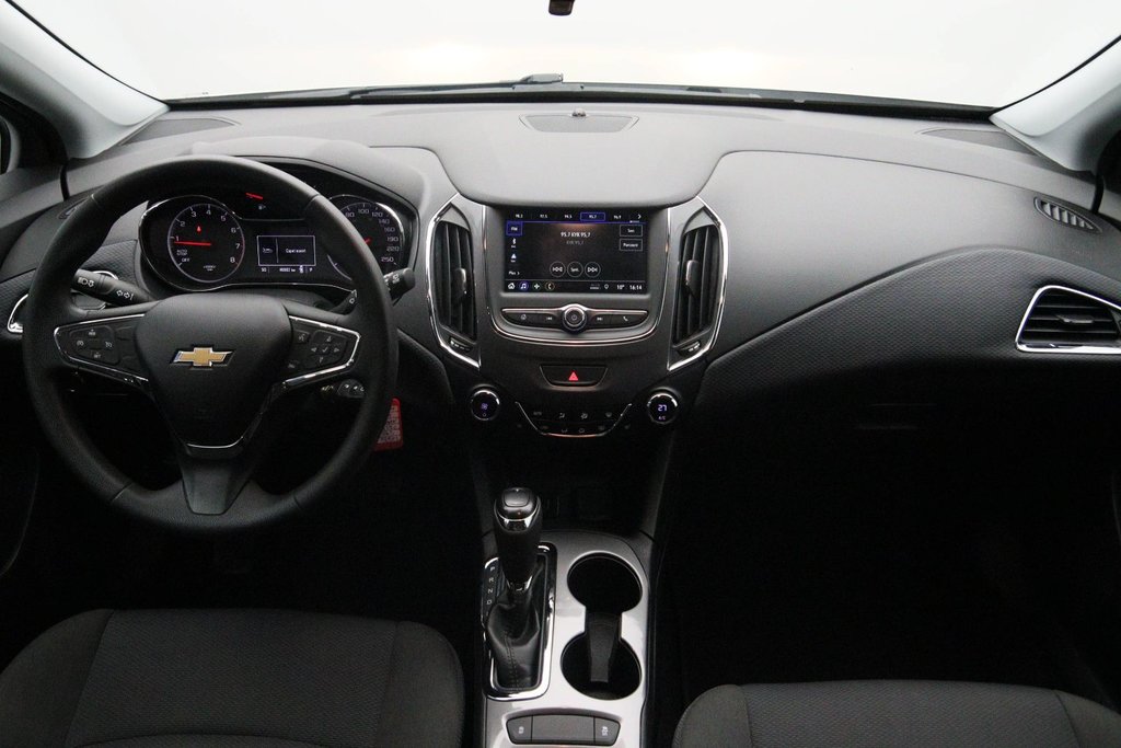 2019 Chevrolet Cruze in Sept-Îles, Quebec - 11 - w1024h768px
