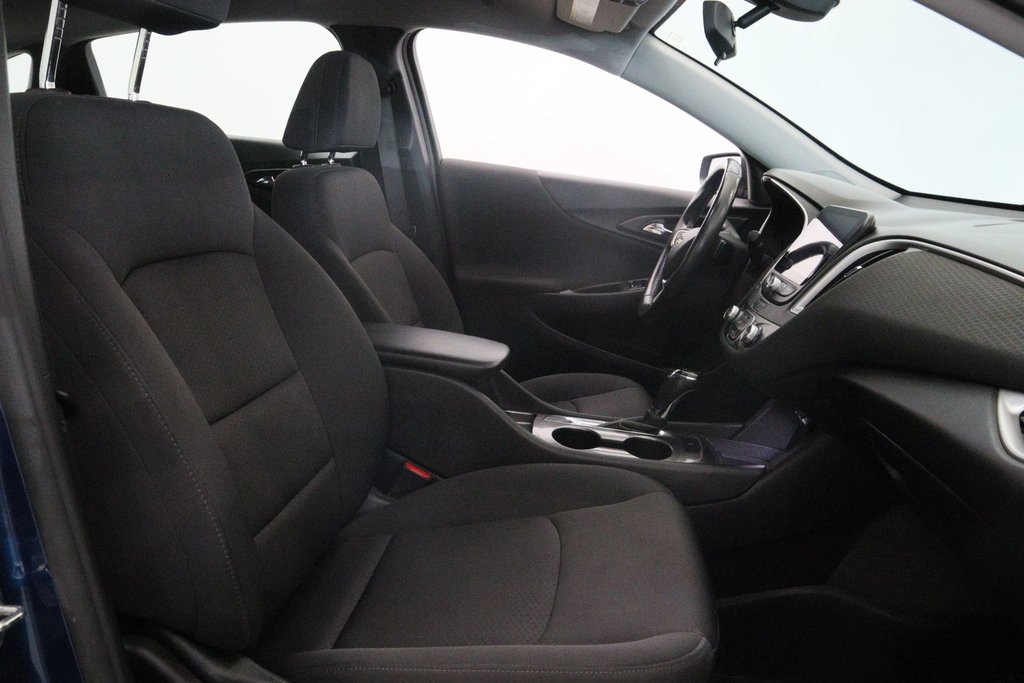 2019 Chevrolet Malibu in Jonquière, Quebec - 15 - w1024h768px
