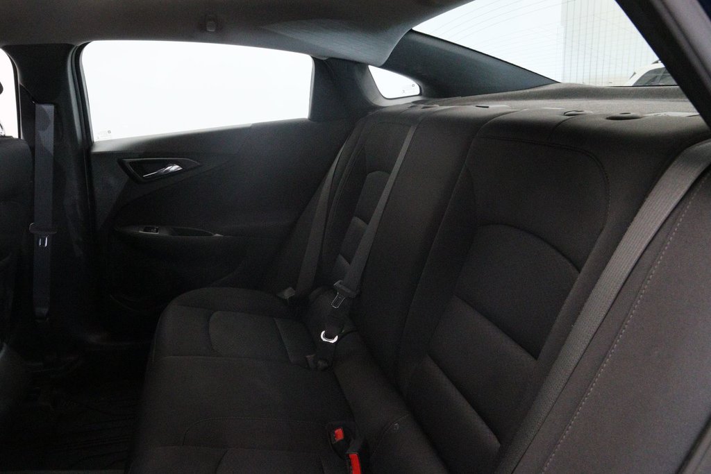 2019 Chevrolet Malibu in Jonquière, Quebec - 9 - w1024h768px