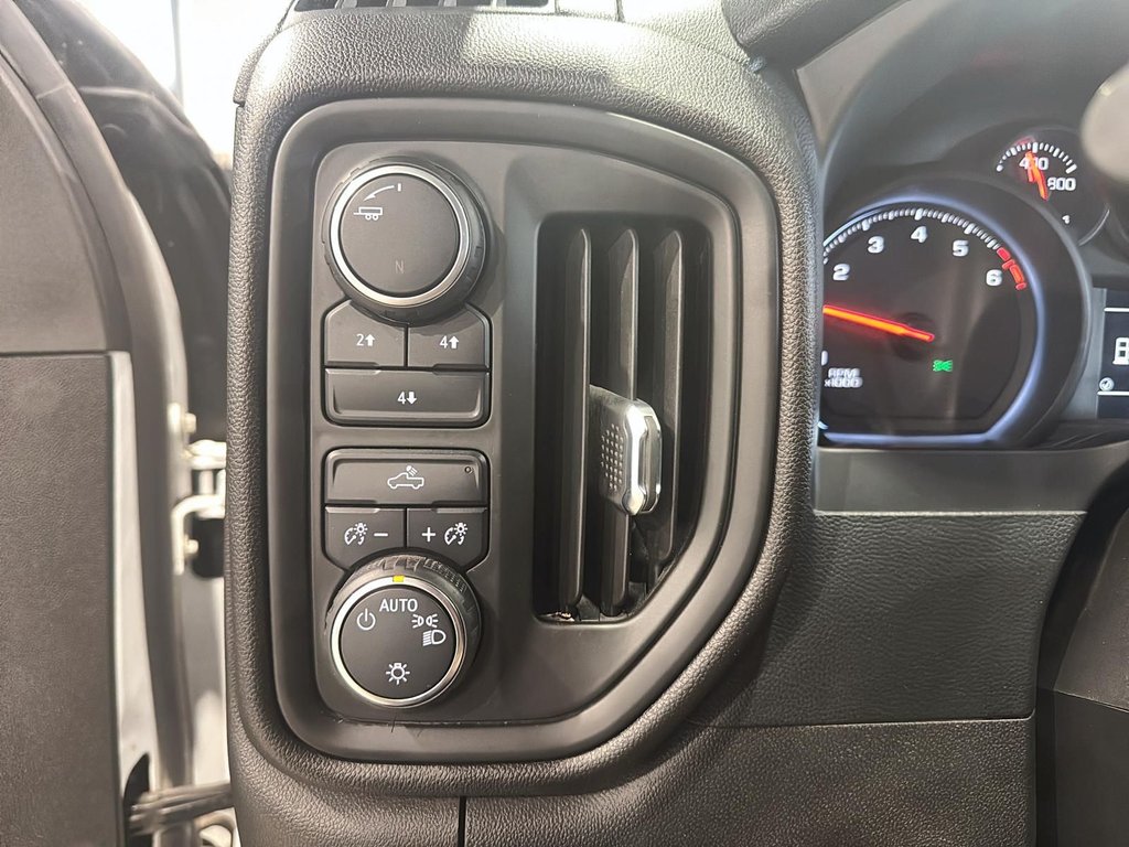 Chevrolet Silverado 2500HD  2022 à Jonquière, Québec - 15 - w1024h768px