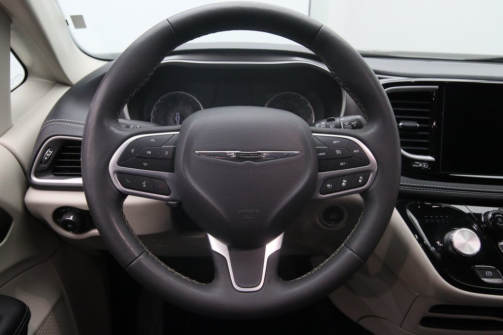 2023 Chrysler Pacifica in Baie-Comeau, Quebec - 12 - w1024h768px