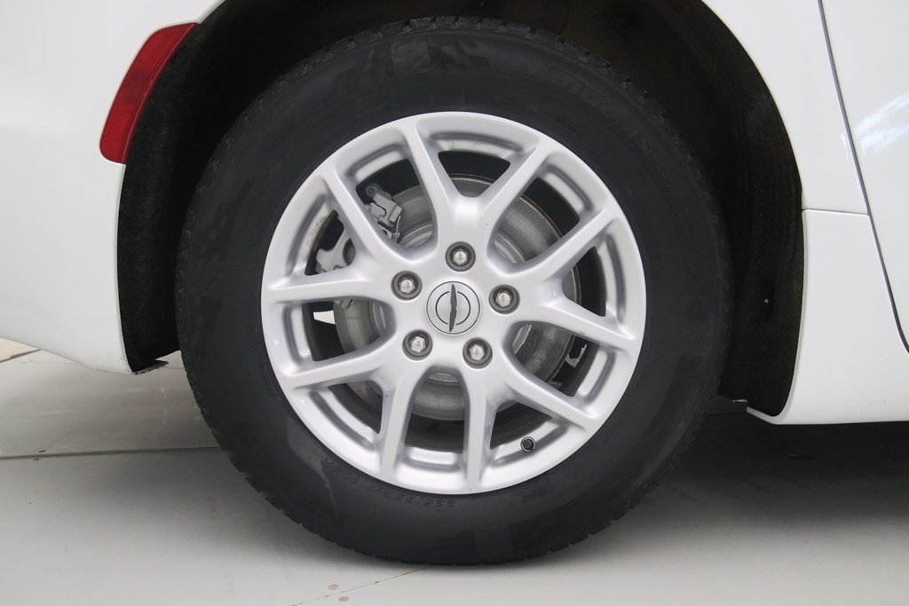 2023 Chrysler Pacifica in Baie-Comeau, Quebec - 20 - w1024h768px