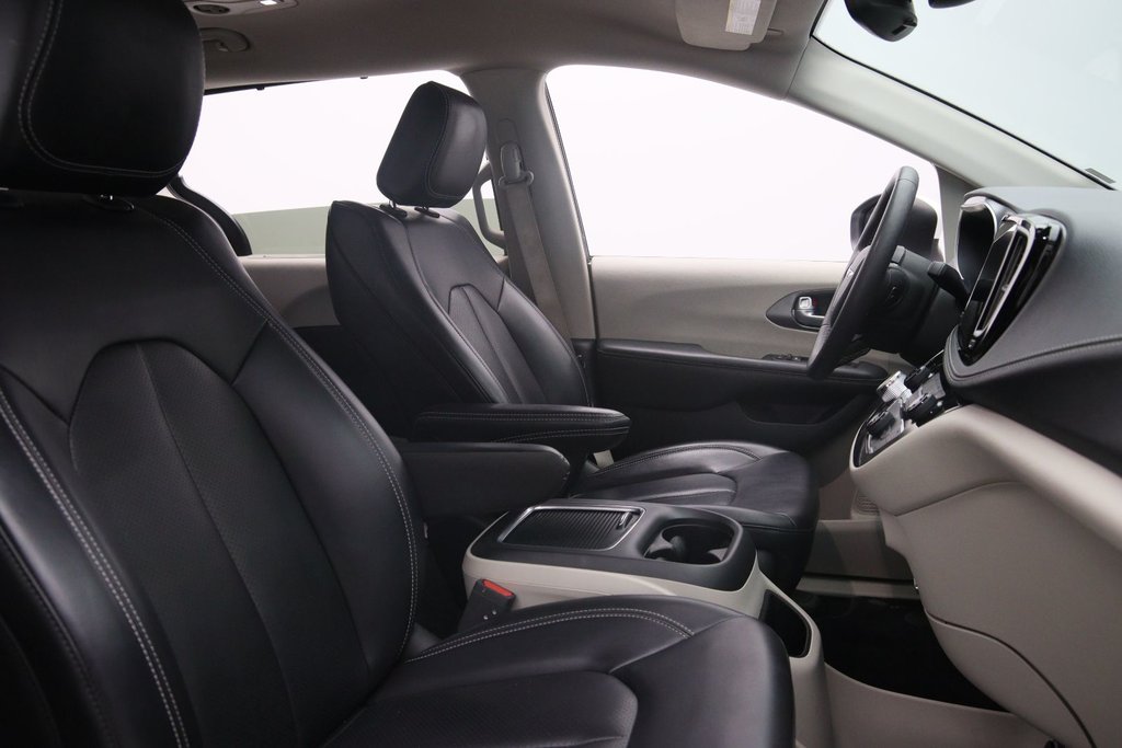 2023 Chrysler Pacifica in Baie-Comeau, Quebec - 16 - w1024h768px