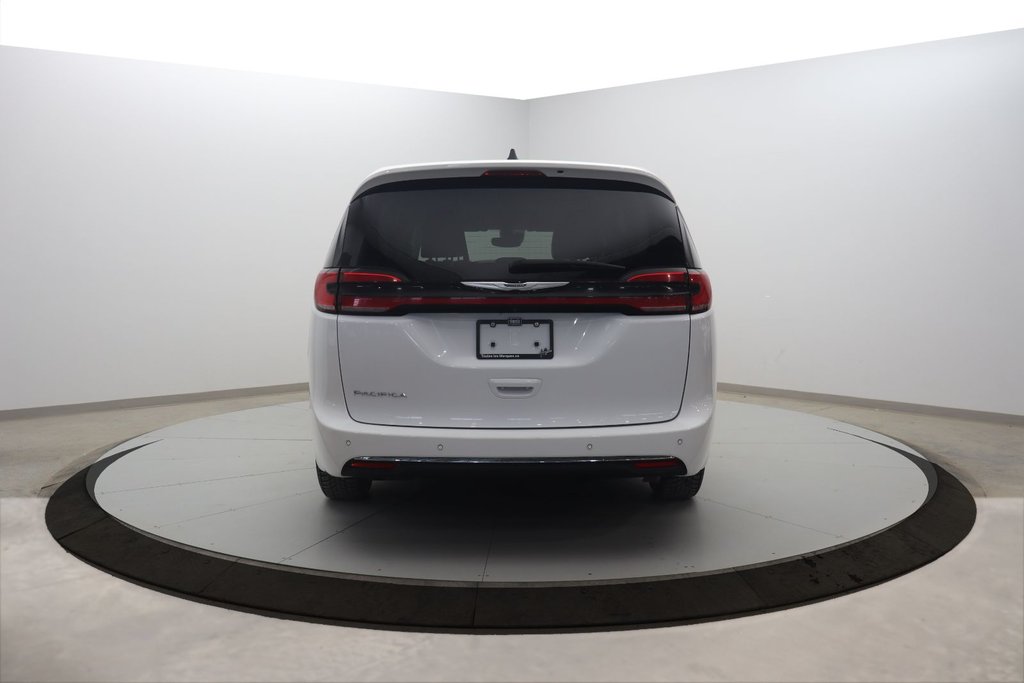 2023 Chrysler Pacifica in Baie-Comeau, Quebec - 5 - w1024h768px