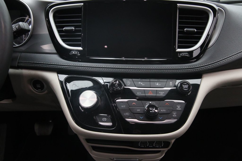 2023 Chrysler Pacifica in Baie-Comeau, Quebec - 13 - w1024h768px