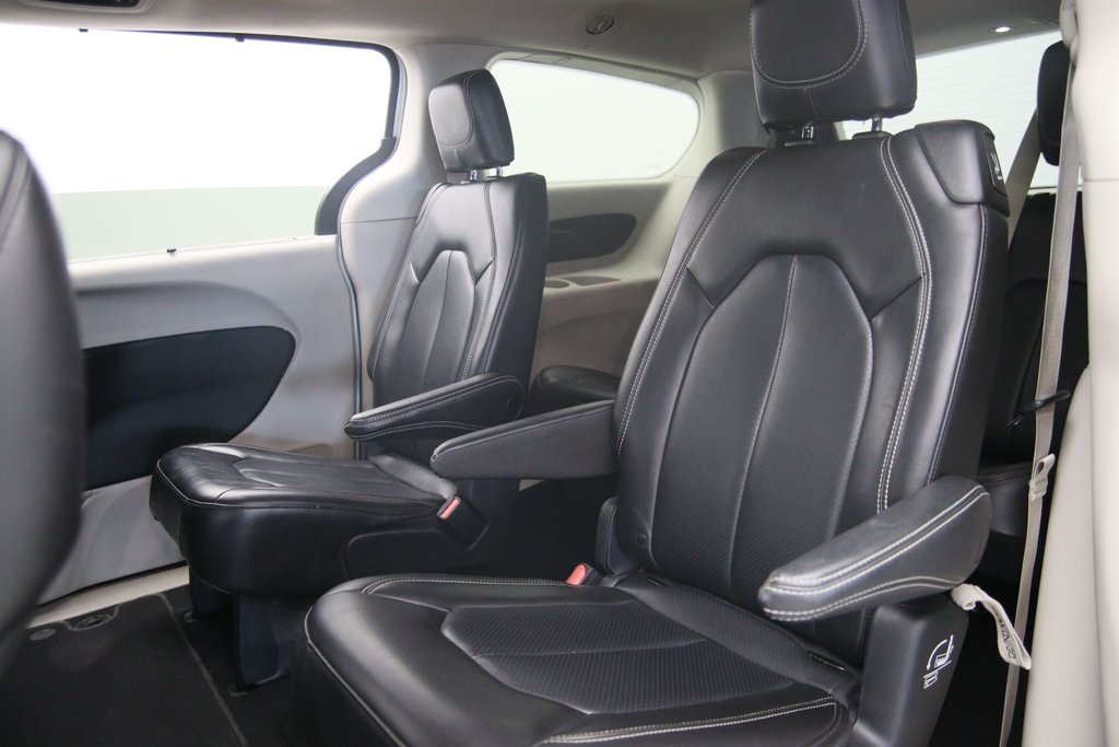 2023 Chrysler Pacifica in Sept-Îles, Quebec - 8 - w1024h768px