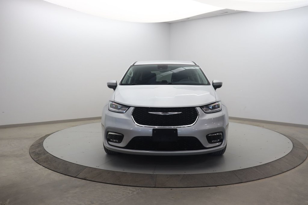 Chrysler Pacifica  2023 à Baie-Comeau, Québec - 2 - w1024h768px