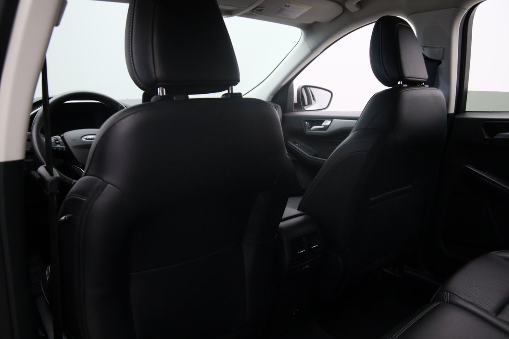 Ford Escape  2021 à Jonquière, Québec - 9 - w1024h768px