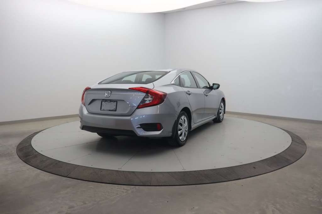 2017 Honda Civic Sedan LX in Chicoutimi, Quebec - 4 - w1024h768px