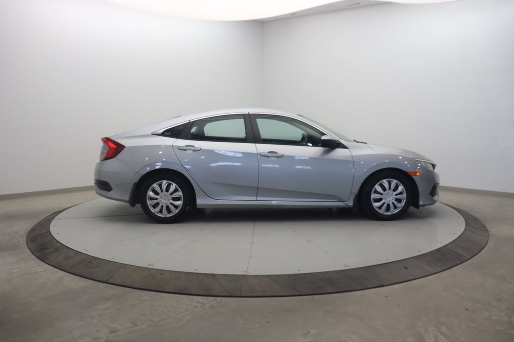 2017 Honda Civic Sedan LX in Chicoutimi, Quebec - 3 - w1024h768px