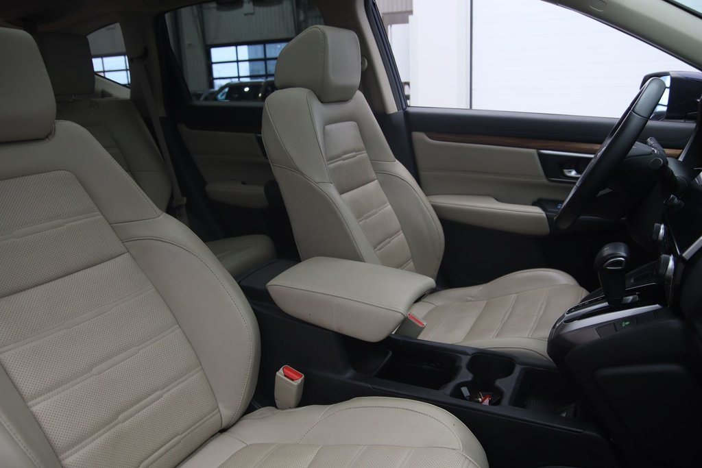 2017 Honda CR-V Touring in Jonquière, Quebec - 15 - w1024h768px