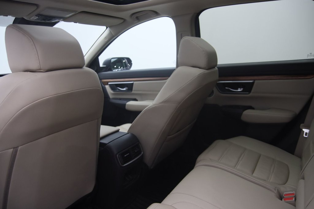 2017 Honda CR-V Touring in Jonquière, Quebec - 8 - w1024h768px