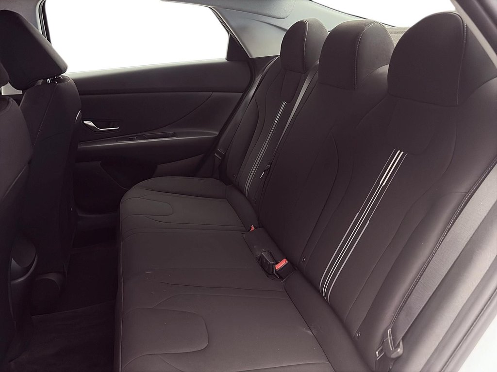 2022 Hyundai Elantra Hybrid in Jonquière, Quebec - 8 - w1024h768px