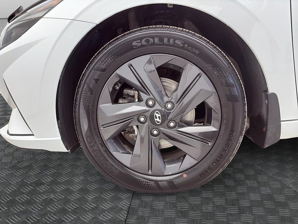 2022 Hyundai Elantra Hybrid in Jonquière, Quebec - 17 - w1024h768px